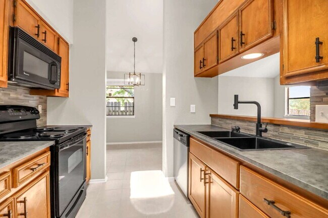 Building Photo - 14216 Indian Woods