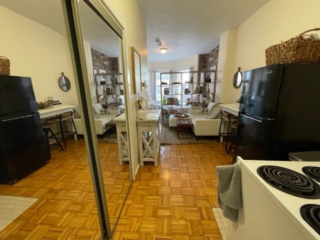 Building Photo - 40 Anderson St