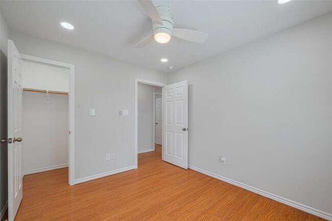 Building Photo - 1105 Panama St