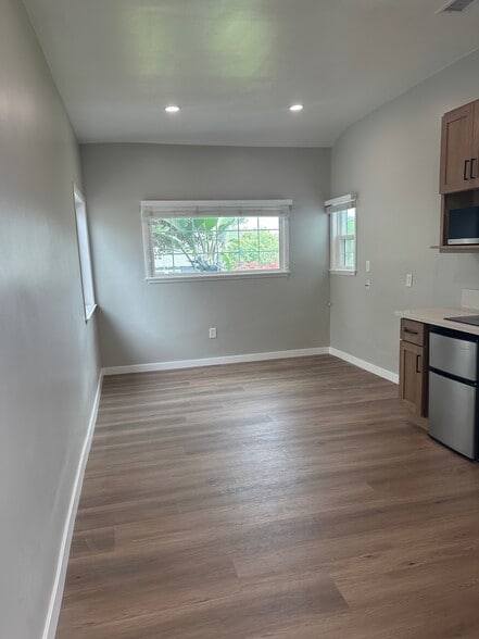 Building Photo - 931 Hillcrest St