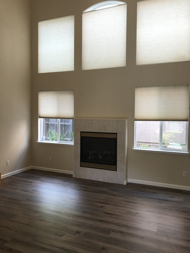 Building Photo - 2042 Rummel Ct