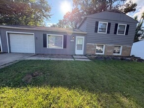Building Photo - Charming 3-bedroom, 1.5-bath home in Dayton