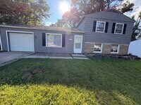 Building Photo - Charming 3-bedroom, 1.5-bath home in Dayton
