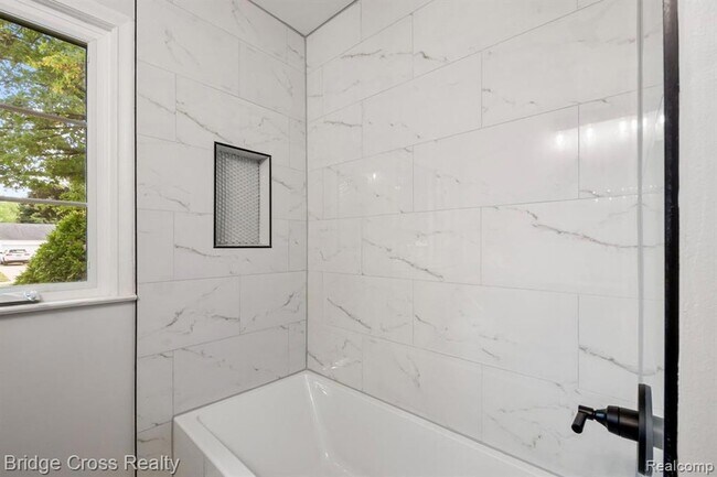 Building Photo - 2614 Essex St