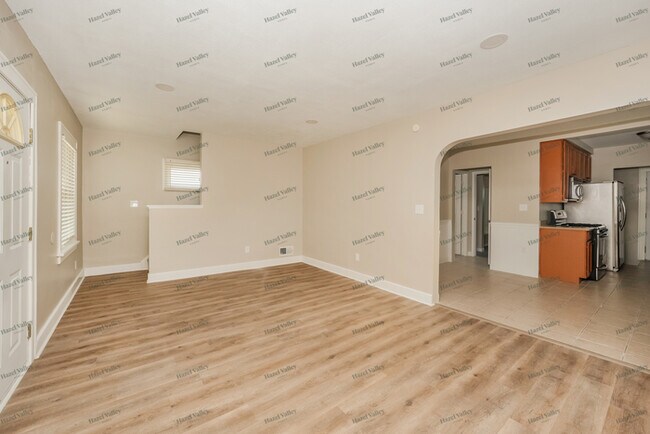 Building Photo - 5702 Pelham Dr