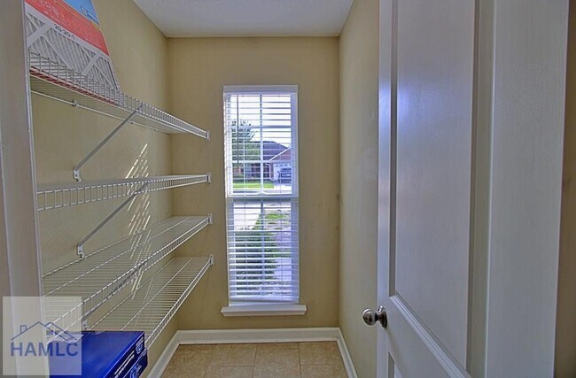 Building Photo - 119 Grandview Dr