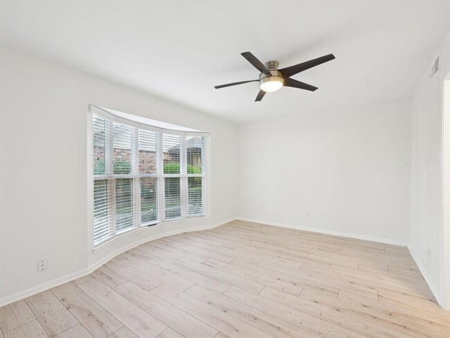 Building Photo - 1812 Saxony Ln