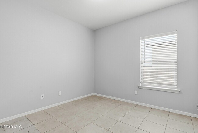 Building Photo - 11500 Summer Dr