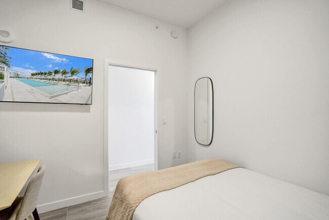 Building Photo - 580 72nd St