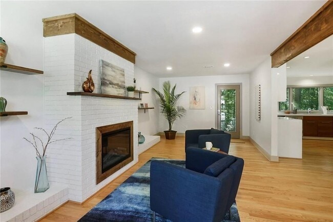 Building Photo - 1995 Commodore Ln