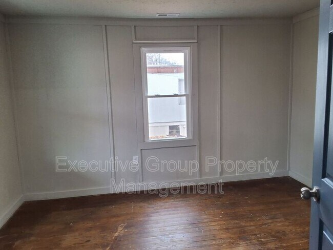 Building Photo - 1548 Hargan St