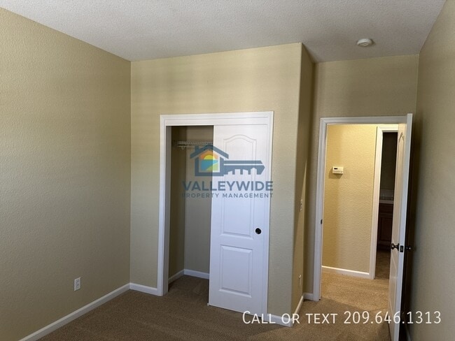 Building Photo - 2704 Acapulco Way