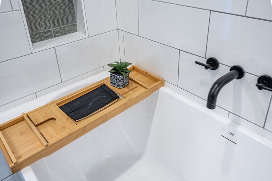 Building Photo - 18 Huntcliff Dr