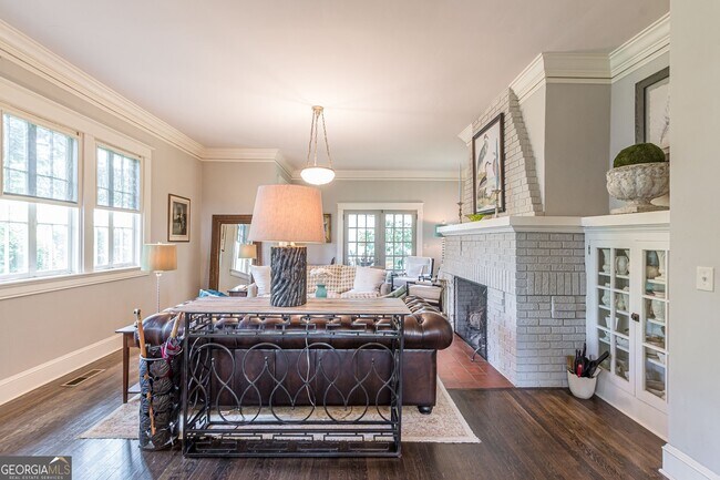 Building Photo - 1878 Cambridge Ave