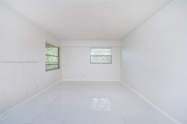 Building Photo - 1251 SW 125th Ave