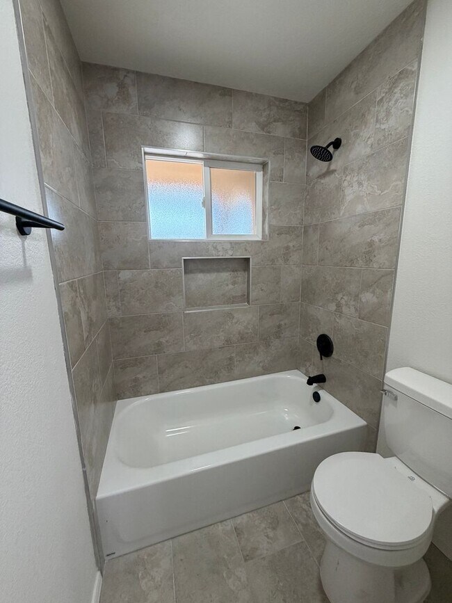 Building Photo - 3 Bedroom Single Story Home Available Near Unser Blvd NW & Paradise Blvd NW!