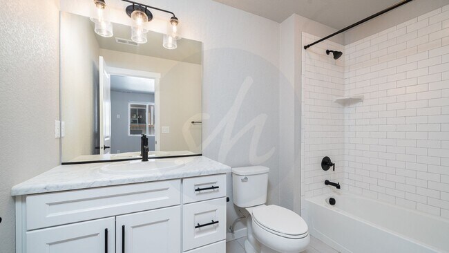 Building Photo - Modern 4 Bedroom Home in Wolf Ranch