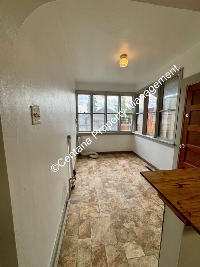 Building Photo - 1528 A St