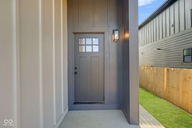 Building Photo - 1025 Churchman Ave