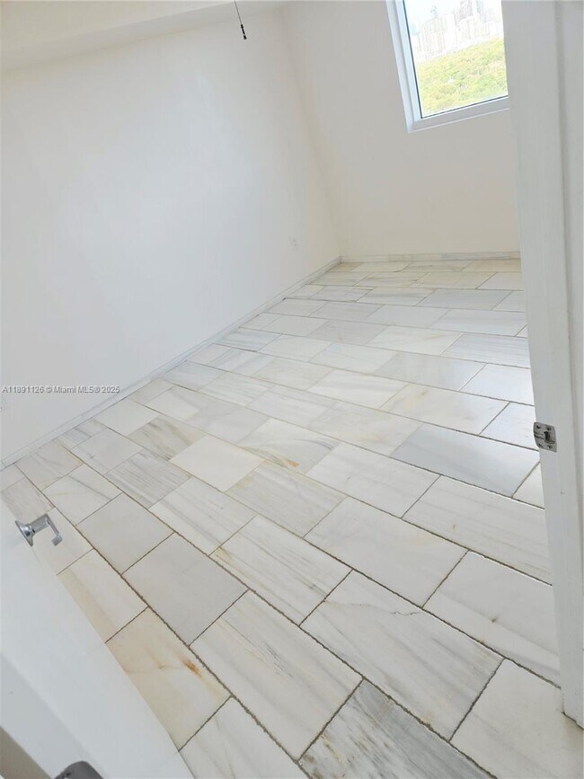 Building Photo - 1401 SW 22nd St