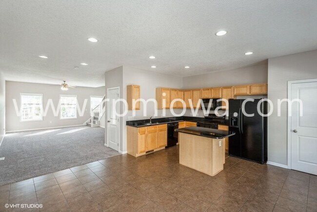 Building Photo - TONS OF SPACE!! 4 Bedroom, 3.5 Bath Townhome in Johnston