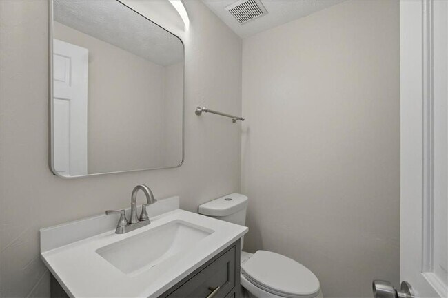 Building Photo - 9470 Hillside Dr