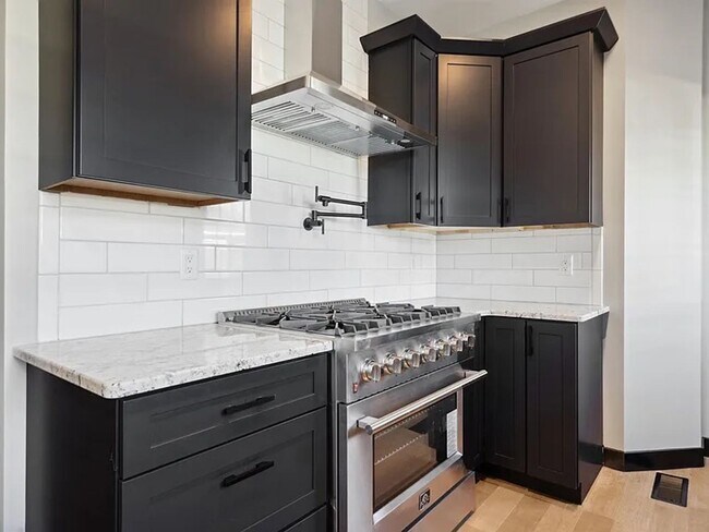 Building Photo - South Grandview