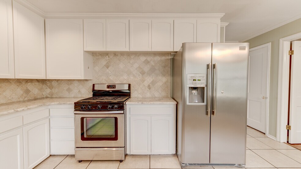 Building Photo - 56 E 52nd St