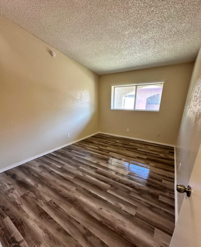 Building Photo - 4150 N Fremont Ave