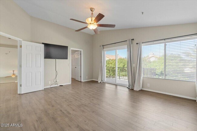 Building Photo - 9416 E Sutton Dr