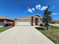 Building Photo - 900 Basswood Ln