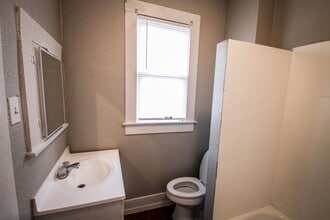 Building Photo - 512 Cooper St