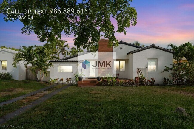 Building Photo - 1615 Bay Dr