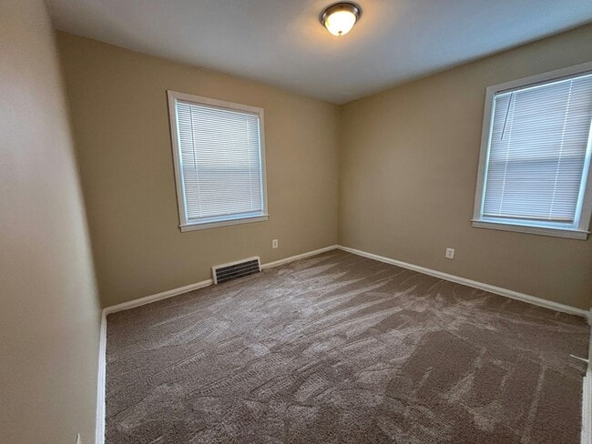 Building Photo - 22517 Petersburg Ave