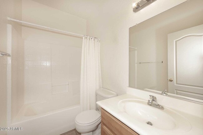 Building Photo - 2710 E Chester Dr