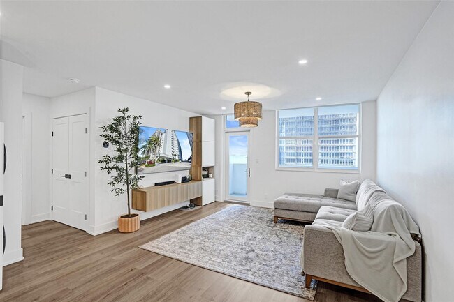 Building Photo - 4250 Galt Ocean Dr