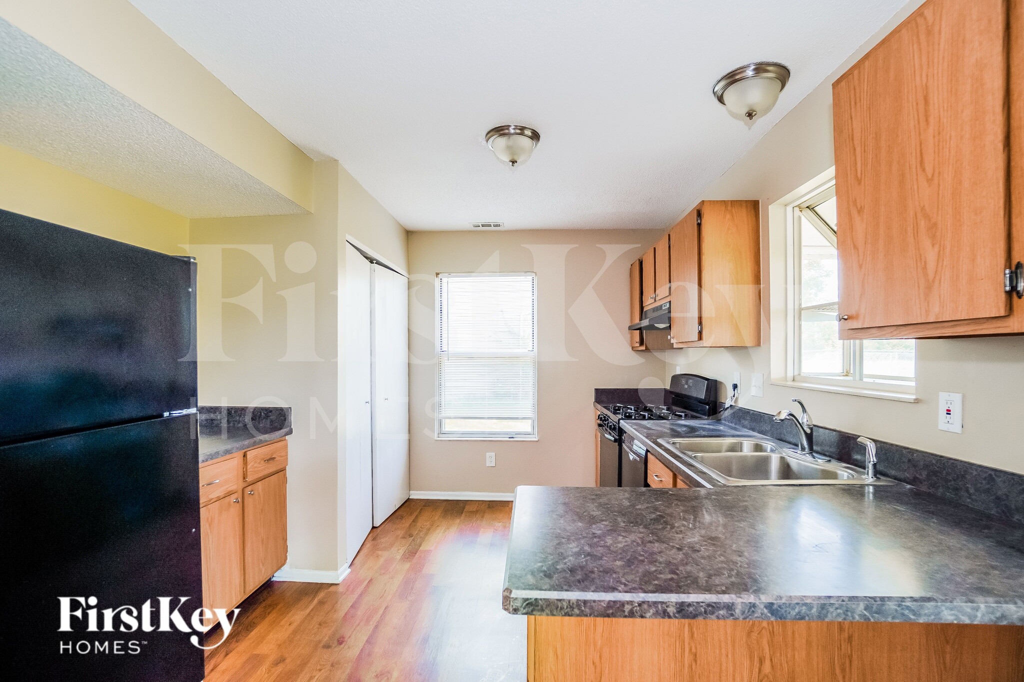 Building Photo - 6266 Glencairn Cir