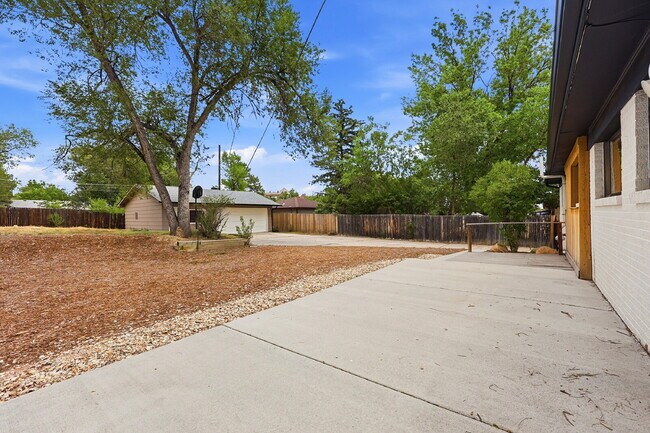 Building Photo - $2,595.95 - 3 Bed/2 Bath Home in Colorado Springs with Large backyard.