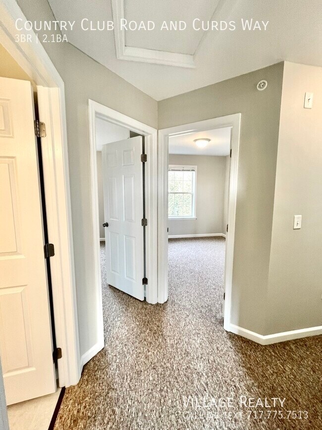 Building Photo - 705 Country Club Rd