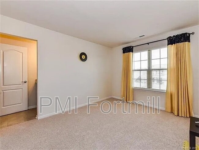 Building Photo - 3901 Kestrel Ln