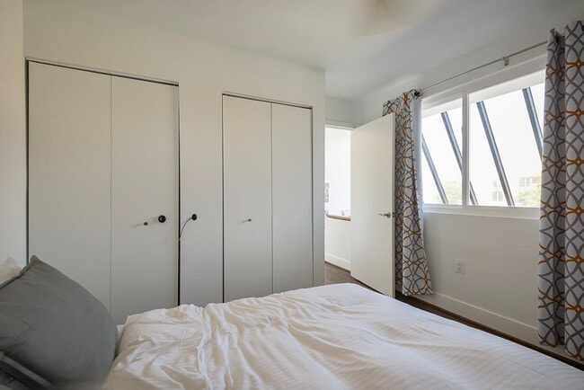 Building Photo - 3209 Cherry Hill Ln