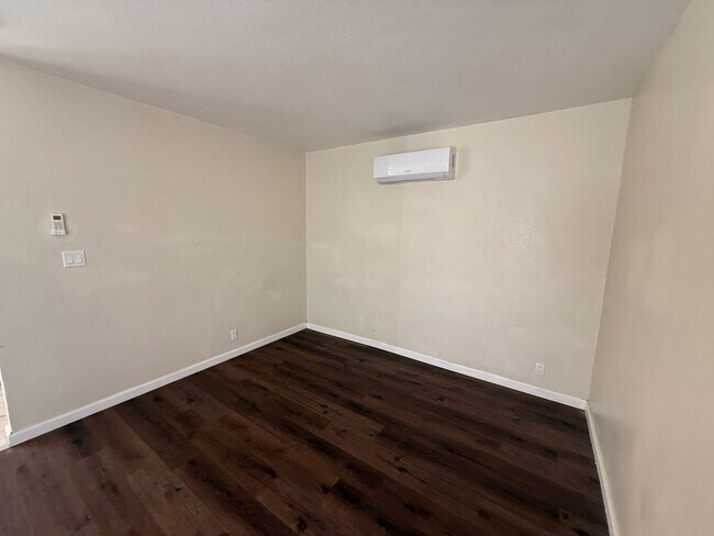 Building Photo - 563 Steiner St