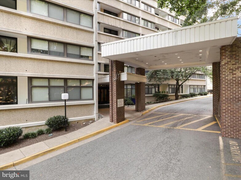 Building Photo - 5911 Edsall Rd