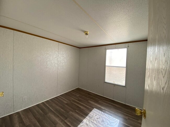 Building Photo - 5 Lacour Ln