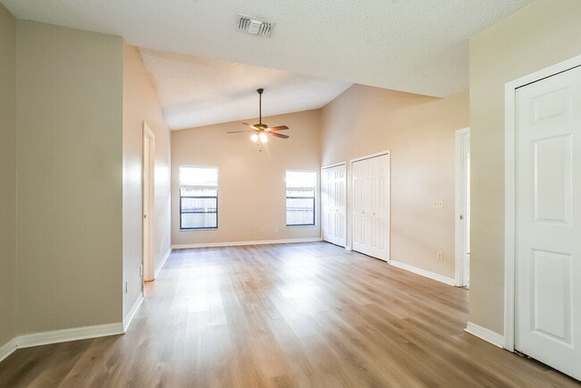 Building Photo - 1006 Burnett St