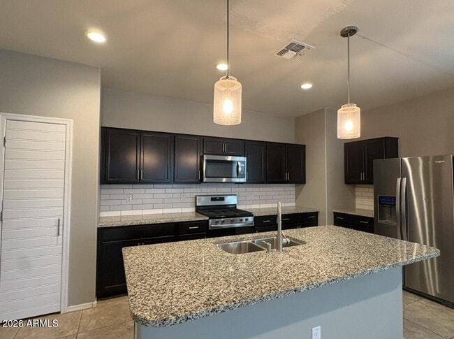 Building Photo - 31045 W Mulberry Dr