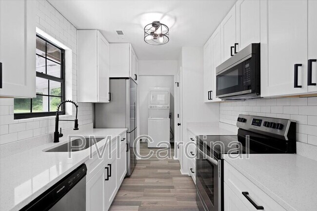 Building Photo - 2117 Wilson Ave