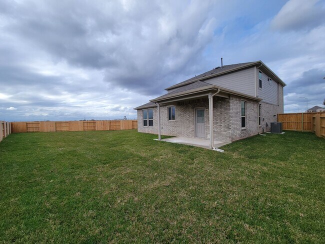 Building Photo - Beautiful brand-new construction with exceptional lake view in a new master planned community in ...