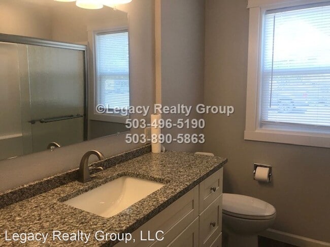 Building Photo - 4 br, 2 bath House - 3935 SE Harrison St