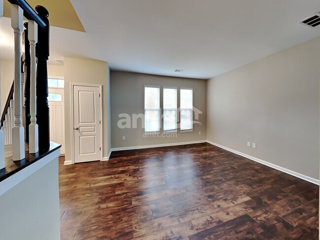 Building Photo - 804 Commerce Trl